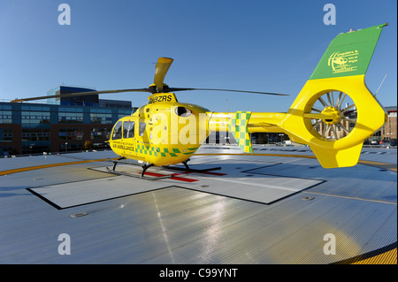 L'hôpital général de Southampton d'atterrissage d'air ambulance Banque D'Images