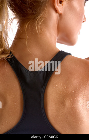 En tenue de sport féminin en sueur (vue arrière) Banque D'Images