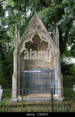 Le mémorial À ADA, Comtesse de Lovelace, érigée SUR LE BORD DE KIRKBY MALLORY CHURCH YARD, LEICESTERSHIRE. Banque D'Images