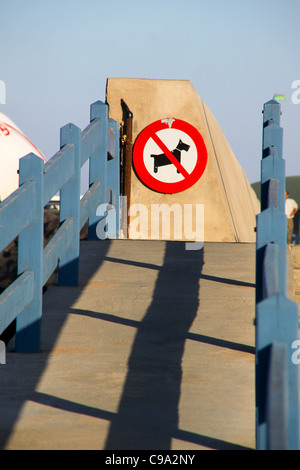 Pas de chiens signe en haut de la bretelle Banque D'Images