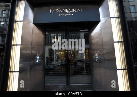 Photo de l'extérieur Yves St Laurent Stocker sur Bond Street à Londres Angleterre 2011 - Image Pruchnie Auteur Ben 2011 Banque D'Images