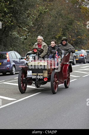 1904 mécanicien anglais de l'édition 2011 du London Brighton run voiture Vétéran Banque D'Images