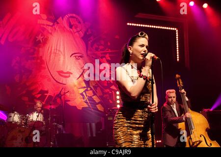 Reading, UK, 18/11/2011 : Exécution d'Imelda May en concert à l'Hexagone, Reading, au Royaume-Uni. Banque D'Images