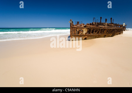 L'épave du Maheno sur soixante-cinq Mile Beach. Fraser Island, Queensland, Australie Banque D'Images