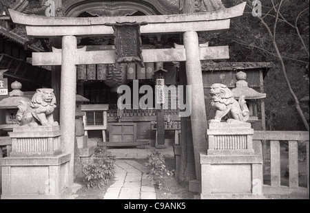 Temple Shinto d'itazuke Air Base, le Japon pendant la guerre de Corée. Banque D'Images