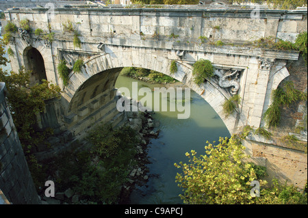 Ponte Rotto et Tibre Rome Italie Banque D'Images