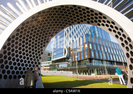 L'Éole vent acoustique pavilion sculpture à Media City à Salford Quays, Manchester, Royaume-Uni. Banque D'Images