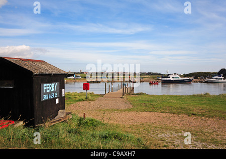 Le traversier de Walberswick approcher la landing stage à Southwold, Suffolk, Royaume-Uni. Banque D'Images