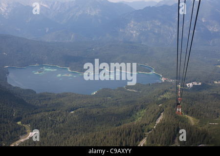 Le téléphérique vers le bas de l'Allemagne, la plus haute montagne Zugspitze Banque D'Images