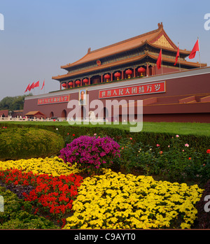 Jardin fleuri de porte de la paix céleste Tiananmen entrée de ville impériale Beijing République populaire de Chine Banque D'Images