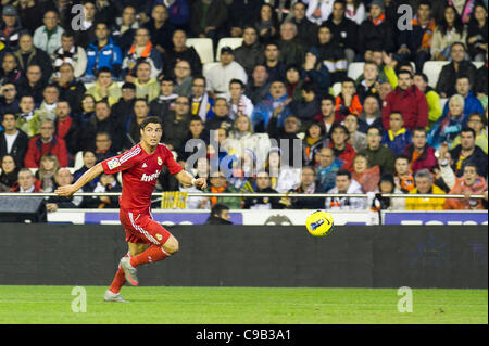 19/11/2011. Valencia, Espagne match de football entre Valencia Club de Futbol et Real Madrid Club de futbol, correspondant au 13e voyage de Liga BBVA ------------------------------------- Cristiano Ronaldo du Real Madrid qu'il s'exécute avec la balle Banque D'Images