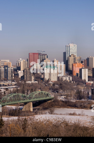 Edmonton skyline en hiver à partir de juste au sud de la rivière Saskatchewan Nord Banque D'Images