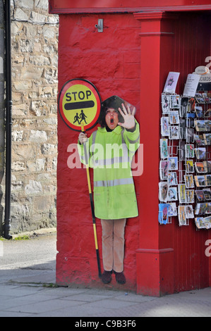 La vie d'une photo d'un taille dame sucette coincé sur un mur sur un magasin de high street, dans la ville de Pitlochry. Banque D'Images