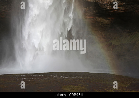 La partie inférieure de la cascade de Seljalandsfoss dans le sud de l'Islande Banque D'Images