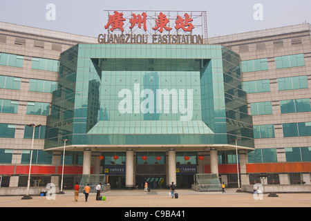 GUANGZHOU, province de Guangdong, Chine - terminal de train à la gare de l'Est dans la ville de Guangzhou. Banque D'Images