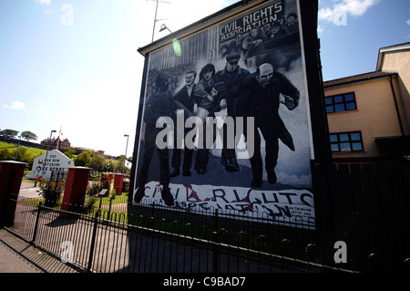 Photo murale dans Bloody Sunday le Bogside. La murale. peint par le Bogside artists, commémore la fusillade de dimanche sanglant en 1972 Banque D'Images