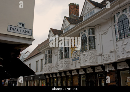 La maison ancienne, un bâtiment historique maintenant par un détaillant à Ipswich, Suffolk, UK. Banque D'Images