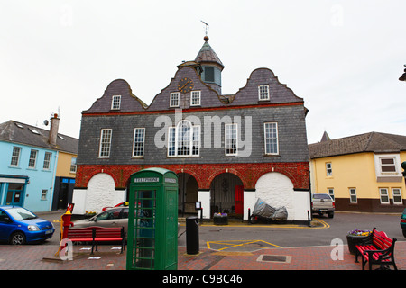 Vue frontale d'un bâtiment historique, le palais et musée régional, Kinasale, comté de Cork, République d'Irlande Banque D'Images