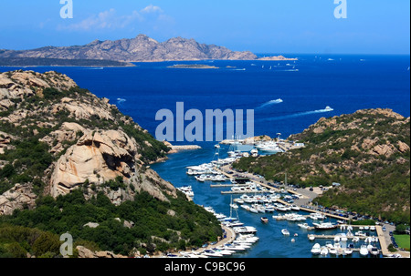 Billet d'Italie - vue aérienne de Poltu Quatu, Sardaigne, Italie. Banque D'Images