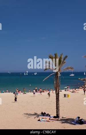 La plage de Barceloneta, Barcelone, Espagne Banque D'Images