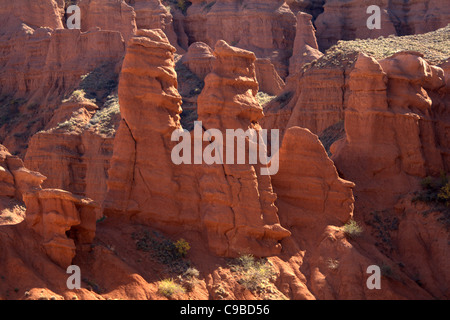 Konorchok rock formations de grès rouge, les sédiments du Paléogène, Tian-shan occidental, le Kirghizistan Kirghizistan Banque D'Images