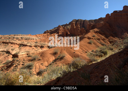 Konorchok vallée, formations rocheuses de grès rouge, les sédiments du Paléogène, Tian-shan occidental, le Kirghizistan Kirghizistan Banque D'Images