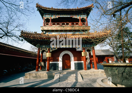 Low Angle View of a Drum Tower, Lama Temple Yonghe Lamaserie), Beijing Chine Banque D'Images