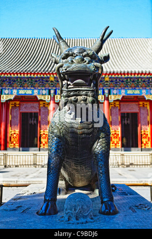 Vue rapprochée d'une créature chimérique Qilin, Summer Palace, Beijing, Chine Banque D'Images