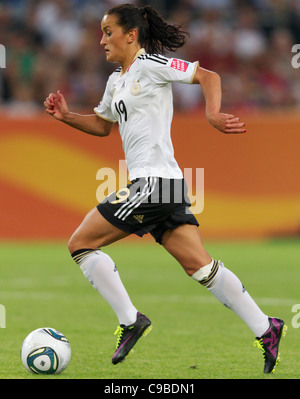 Fatmire Bajramaj de l'Allemagne contre la France au cours d'une Coupe du Monde féminine de la FIFA, un match de groupe au Stadion im Borussia Park. Banque D'Images