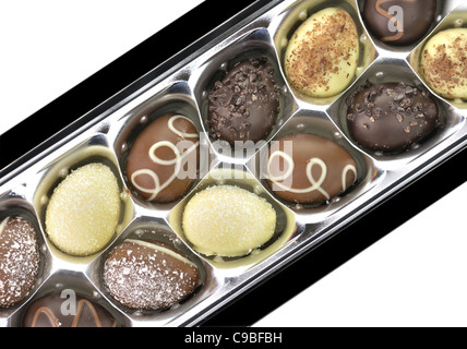 Assortiment d'oeufs au chocolat dans une boîte Banque D'Images