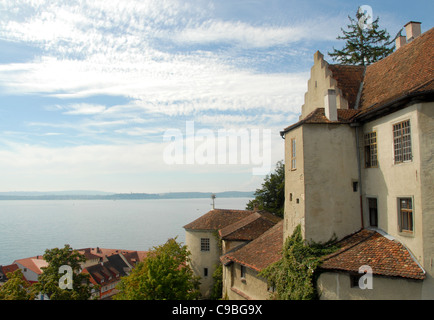 Vieux château de Meersburg, souvent visité par poetress Annette von Droste-Hülshoff, plane au-dessus du lac de Constance Banque D'Images