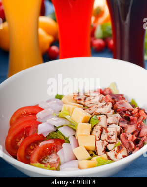 Salade césar classique frais de rouge et de bière blonde sur background, repas sain ,plus délicieuse cuisine PORTFOLIO Banque D'Images