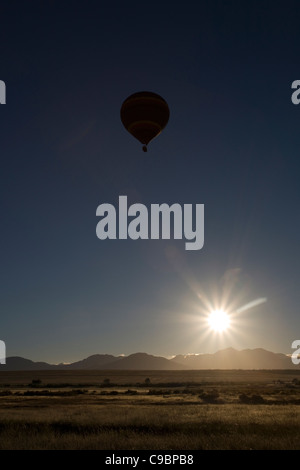 Silhouette d'un ballon à air chaud, près de Wellington, Western Cape, Afrique du Sud Banque D'Images