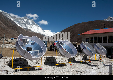 Octobre 2009 Région de l'Everest - chauffages solaires Dengboche Banque D'Images