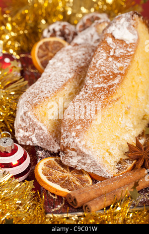 Pandoro italien typique gâteau pour vacances de Noël Banque D'Images