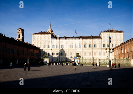 Palazzo Reale, construit à partir de 1646 sur la Piazza Castello, dans le centre historique de Turin, Italie Banque D'Images