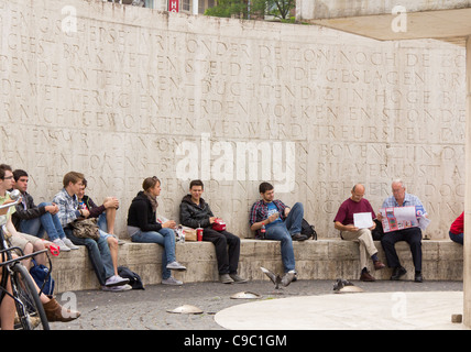 Le mur du barrage monument, la Place du Dam. Amsterdam, Pays-Bas. Banque D'Images