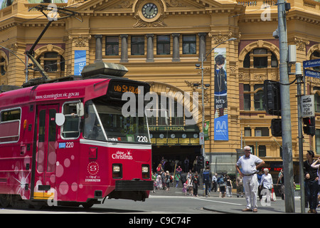 La gare de Flinders Street, Melbourne City transport public sur Finders street Banque D'Images