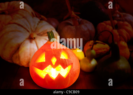 Halloween citrouille Jack o lantern candle brillants d'essences variées Banque D'Images