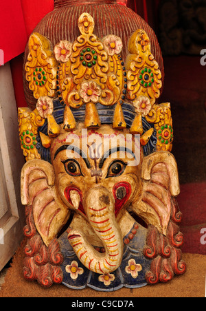 Le Népal, Asie du Sud, Katmandou, masque culturel coloré papier mâché sous la forme d'Hindu seigneur Ganesh. Banque D'Images