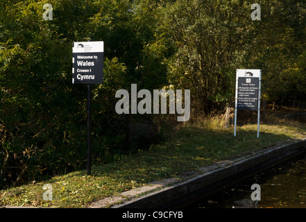 Signes du canal sur le canal de Llangollen Banque D'Images