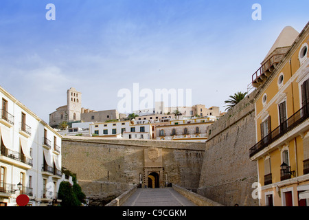 Ibiza château fort porte principale pour le centre-ville de Soller Banque D'Images