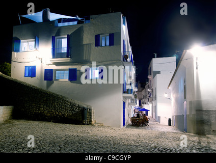 L'île d'Ibiza maisons blanches dans la nuit à Eivissa ville Banque D'Images