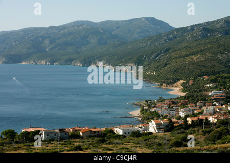 Vue sur Cala Ganone et la baie d'Orosei, Sardaigne, Italie. Banque D'Images