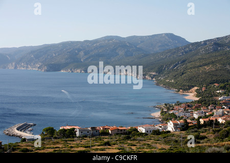 Vue sur Cala Ganone et la baie d'Orosei, Sardaigne, Italie. Banque D'Images