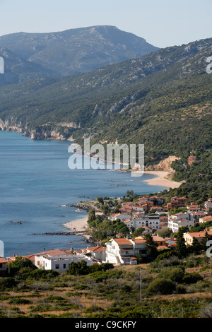 Vue sur Cala Ganone et la baie d'Orosei, Sardaigne, Italie. Banque D'Images