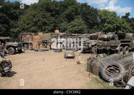 Une collection d'époque de la guerre du Vietnam des véhicules de l'Armée US 0n affichage à la guerre de 2011 et à la paix, Hop Farm Paddock Wood, Kent, UK. Banque D'Images