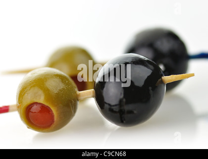 Olives vertes et noires, gros plan Banque D'Images