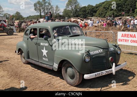 Une Plymouth P12 voiture de police militaire de l'Armée américaine sur l'affichage à la guerre de 2011 et à la paix, Hop Farm Paddock Wood, Kent, UK. Banque D'Images