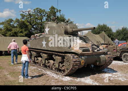 Une guerre mondiale l'armée américaine Deux Sherman sur l'affichage à la guerre de 2011 et à la paix, Hop Farm Paddock Wood, Kent, UK. Banque D'Images